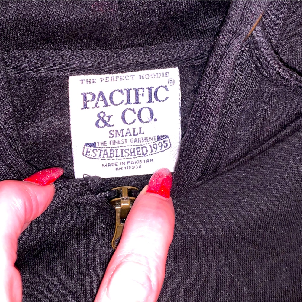 PACIFIC & CO BLACK UNISEX HOODIE! NWT! EXCELLENT CONDITION!! - Picture 2 of 7